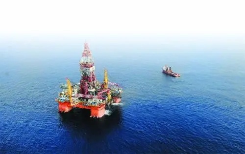 Shell signale jusqu'à 2 milliards de dollars de déficiences pour Singapour, Rotterdam Plants